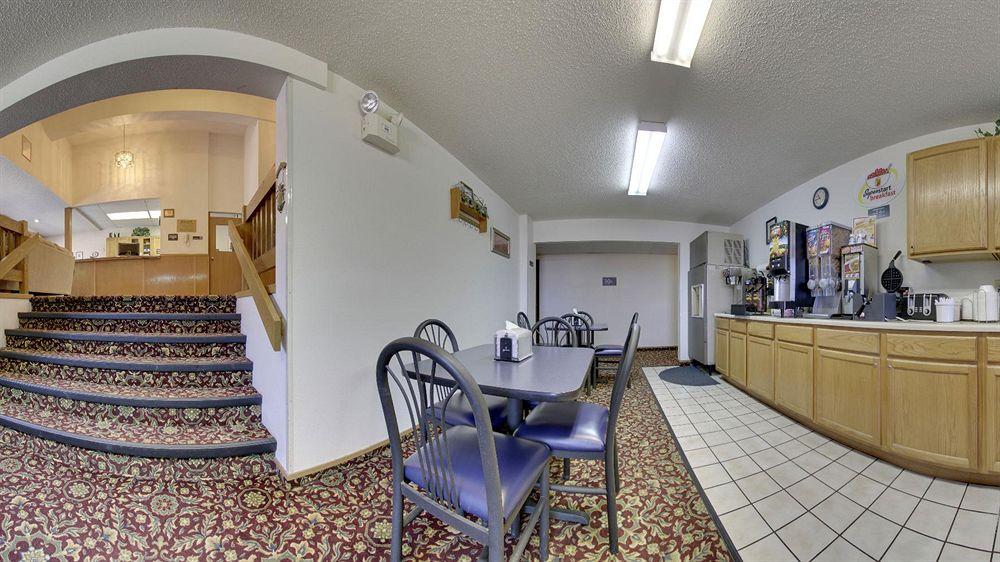 Super 8 By Wyndham Kirksville-University Area ภายนอก รูปภาพ