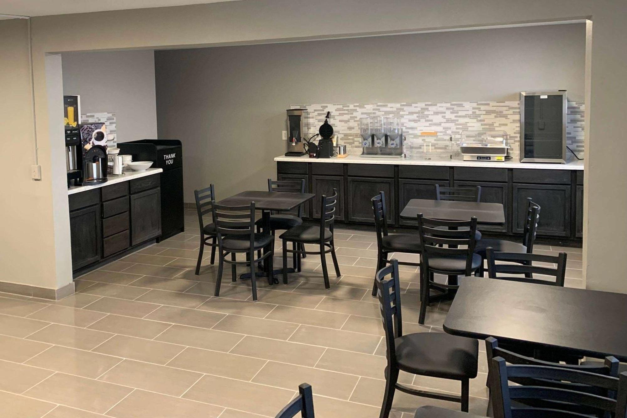 Super 8 By Wyndham Kirksville-University Area ภายนอก รูปภาพ