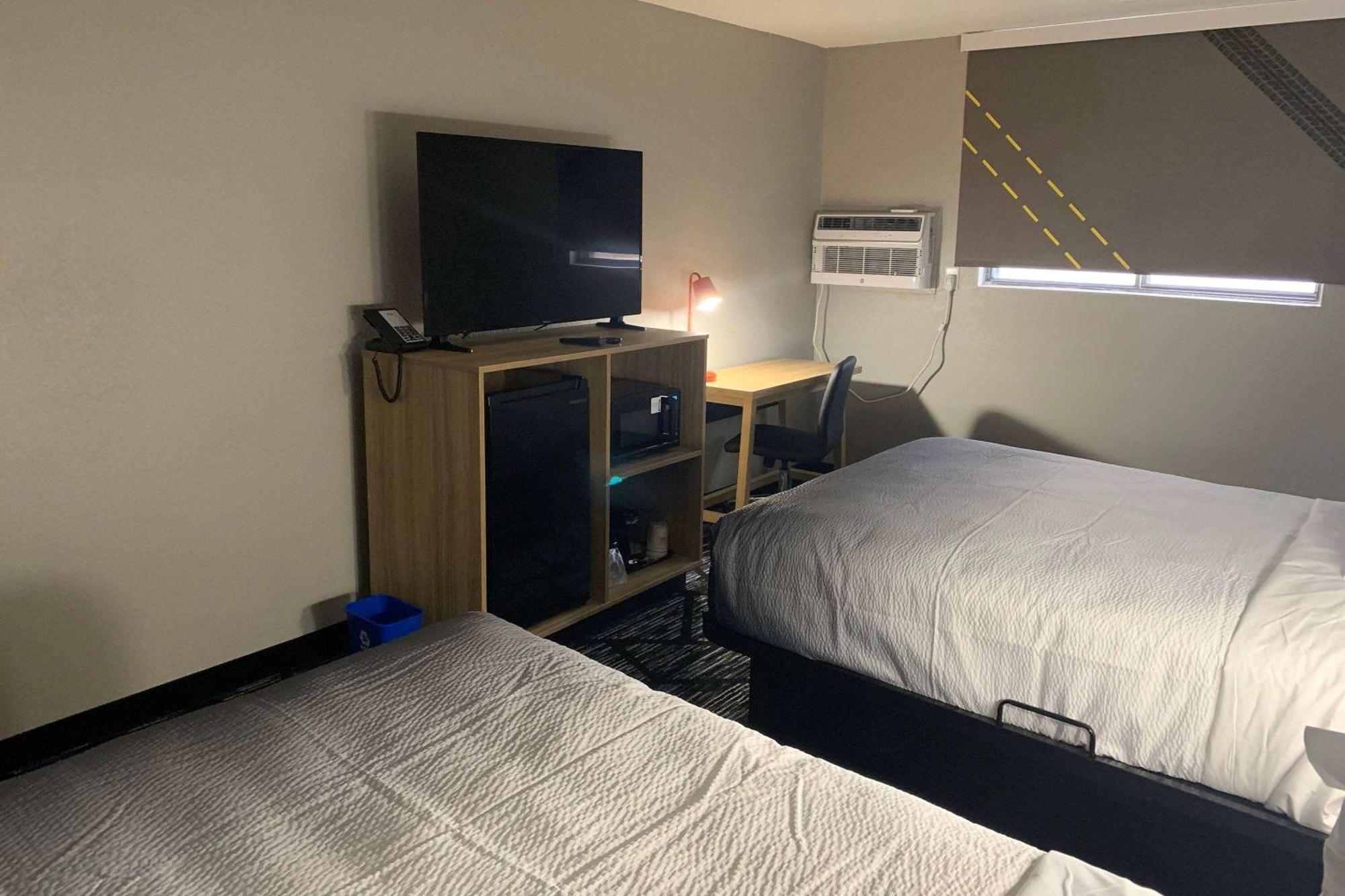 Super 8 By Wyndham Kirksville-University Area ภายนอก รูปภาพ
