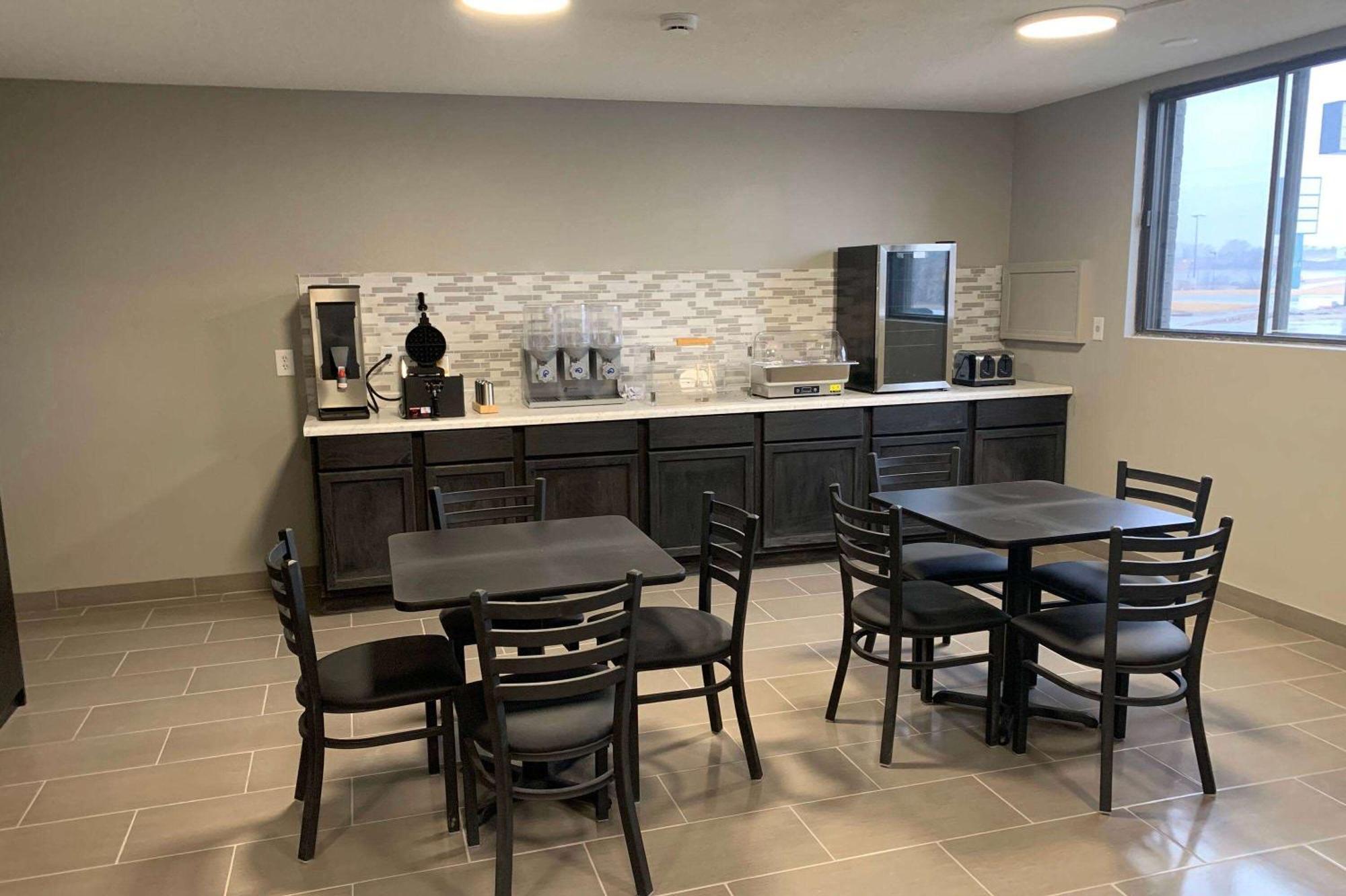 Super 8 By Wyndham Kirksville-University Area ภายนอก รูปภาพ