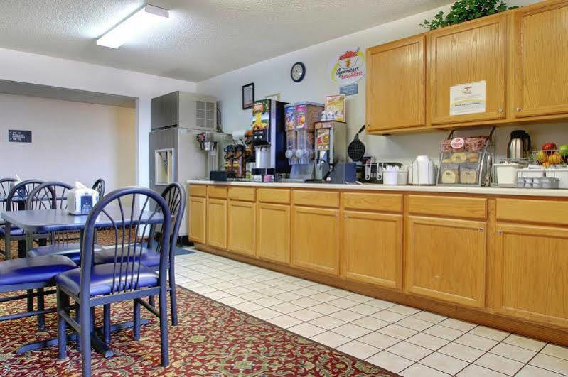 Super 8 By Wyndham Kirksville-University Area ภายนอก รูปภาพ