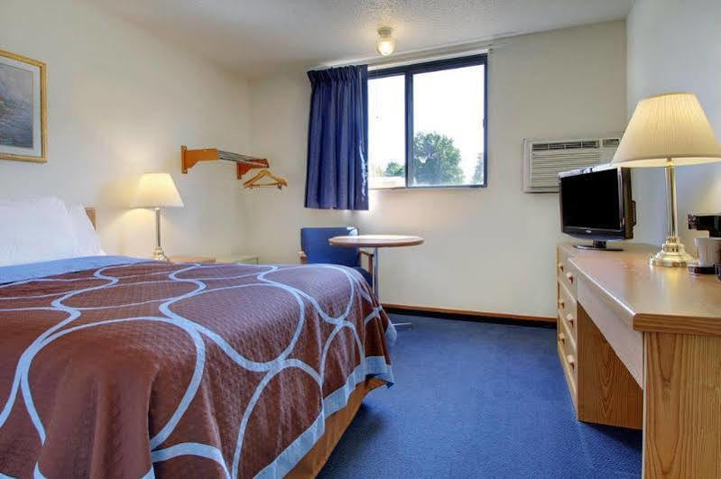 Super 8 By Wyndham Kirksville-University Area ภายนอก รูปภาพ